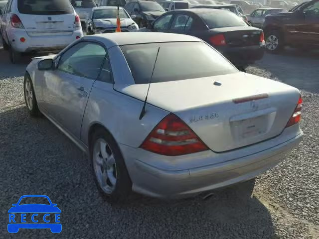 2002 MERCEDES-BENZ SLK 320 WDBKK65F12F269450 image 2