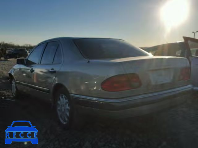 1996 MERCEDES-BENZ E 300D WDBJF20F6TJ024058 Bild 2