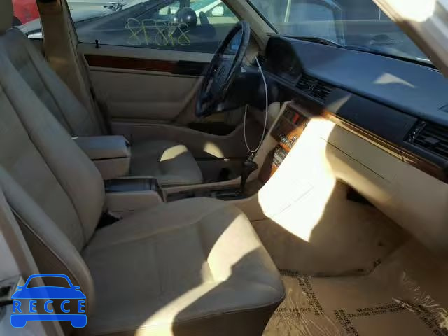 1995 MERCEDES-BENZ E 320 BASE WDBEA32E4SC272192 image 4