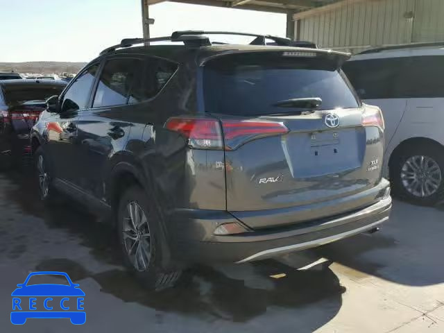 2017 TOYOTA RAV4 HV LE JTMRJREV0HD099985 Bild 2