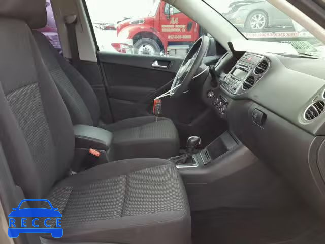 2011 VOLKSWAGEN TIGUAN S WVGAV7AX0BW539367 image 4