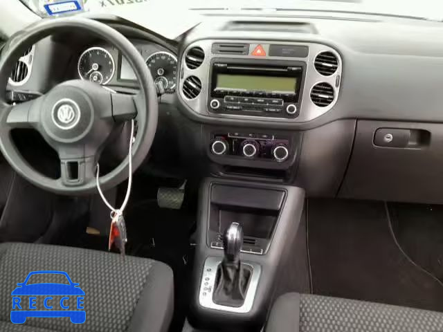 2011 VOLKSWAGEN TIGUAN S WVGAV7AX0BW539367 image 8