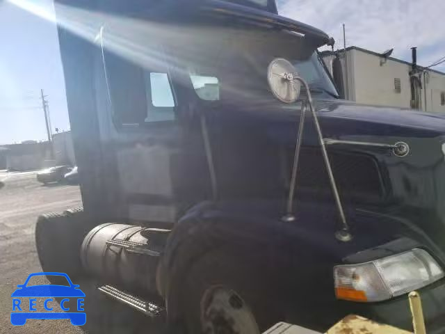 2005 VOLVO VN VNM 4V4M19GF25N383614 image 0