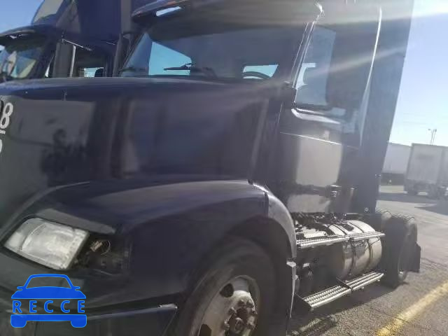 2005 VOLVO VN VNM 4V4M19GF25N383614 image 4