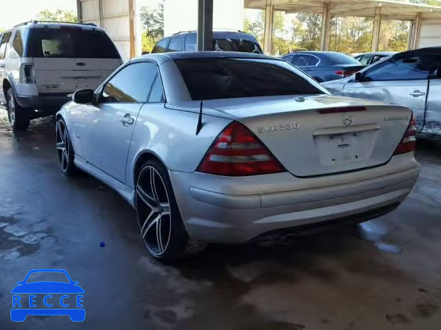 2002 MERCEDES-BENZ SLK 230 KO WDBKK49FX2F239927 image 2