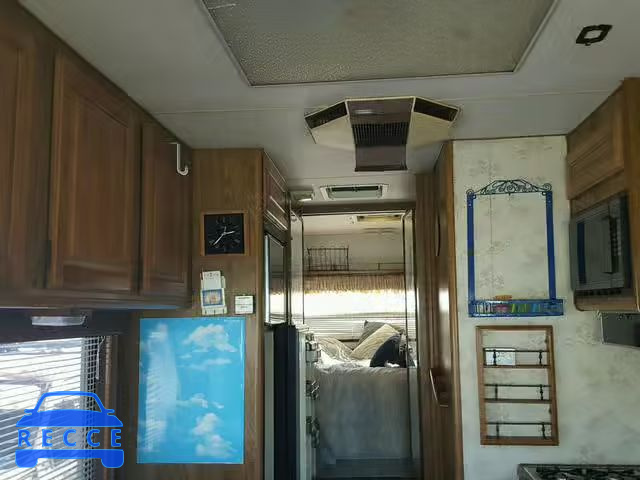 1988 GMC MOTOR HOME 1GDKP37WXJ3505376 Bild 5