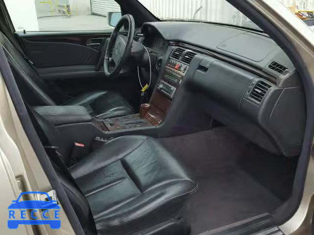 1996 MERCEDES-BENZ E 300D WDBJF20F2TJ010934 Bild 4