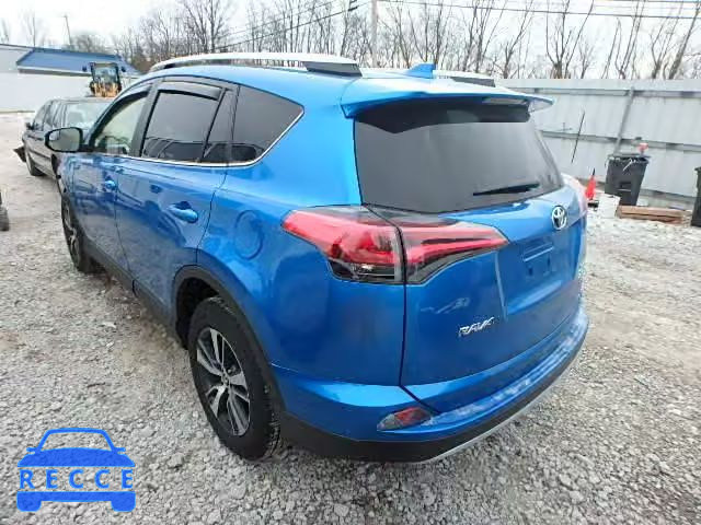 2016 TOYOTA RAV4 XLE JTMRFREV3GJ086908 image 2