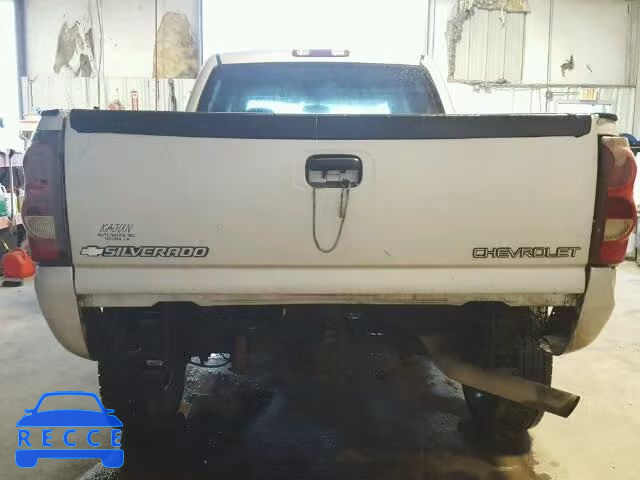 2004 CHEVROLET SILVERADO 1GCHC23U74F134446 image 8