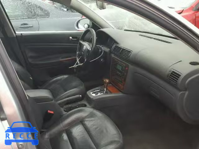 2005 VOLKSWAGEN PASSAT GLX WVWRU63B15E028217 image 4