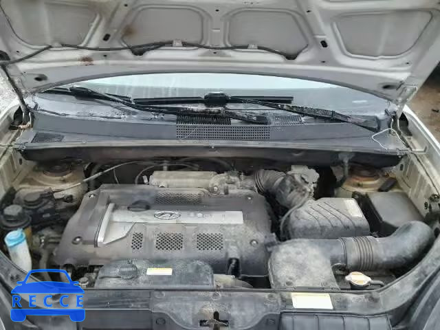 2005 HYUNDAI TUCSON GL KM8JM12BX5U065561 Bild 6