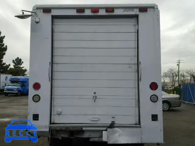 2000 FREIGHTLINER M LINE WAL 4UZA4FF4XYCF81487 image 9