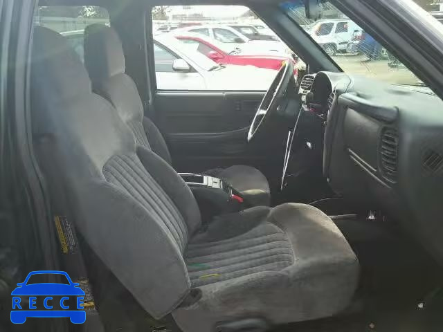 2002 CHEVROLET BLAZER 1GNDT13W82K104572 image 4