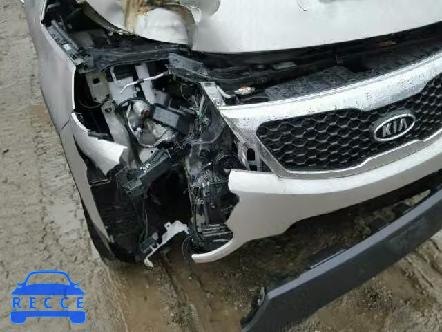 2013 KIA SORENTO EX 5XYKUDA27DG387893 image 9