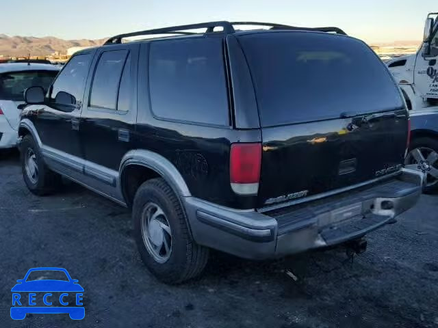 1998 CHEVROLET BLAZER 1GNDT13W5W2294465 image 2