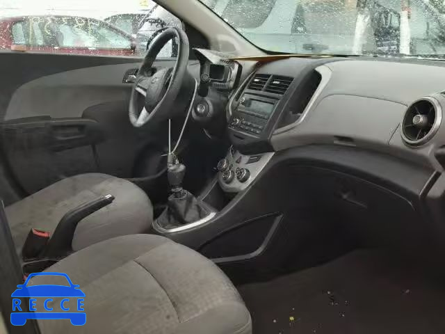 2014 CHEVROLET SONIC LS 1G1JB5SGXE4211110 зображення 4