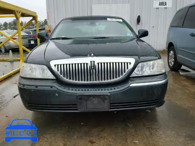 2003 LINCOLN TOWN CAR S 1LNHM82W83Y622192 image 8