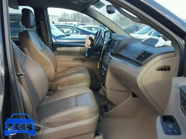 2011 VOLKSWAGEN ROUTAN SE 2V4RW3DG3BR738887 зображення 4