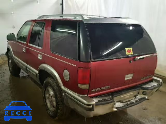 1998 CHEVROLET BLAZER 1GNDT13WXW2151396 image 2