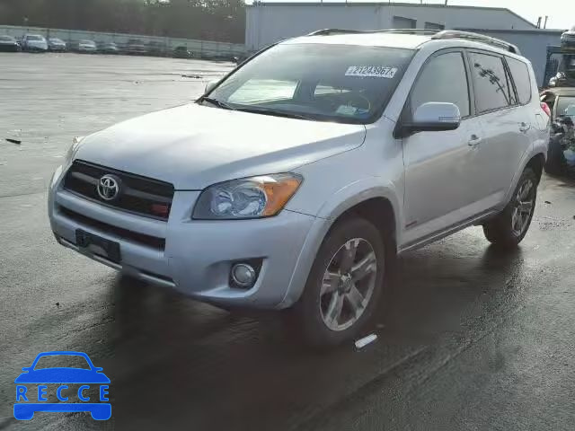 2009 TOYOTA RAV4 SPORT JTMBK32VX95082090 Bild 1