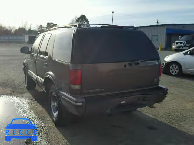 1998 CHEVROLET BLAZER 1GNCS13WXWK113939 image 2