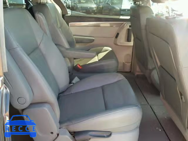 2010 VOLKSWAGEN ROUTAN SE 2V4RW3D15AR262975 image 5