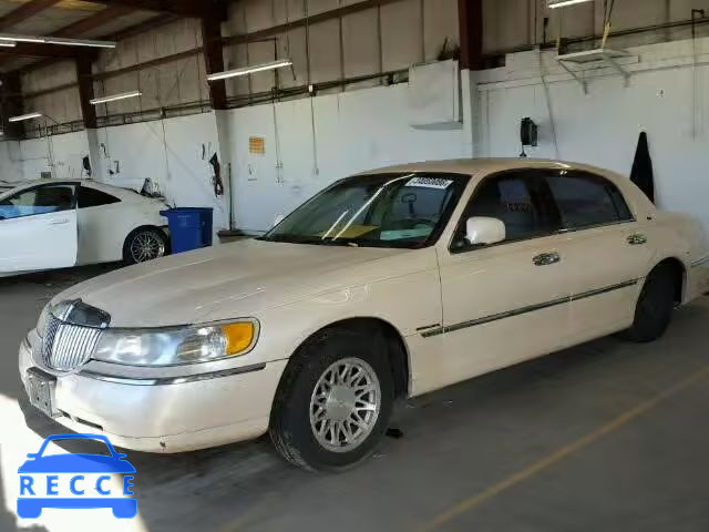 1998 LINCOLN TOWN CAR C 1LNFM83W0WY637764 зображення 1