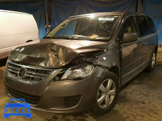 2010 VOLKSWAGEN ROUTAN SE 2V4RW3D18AR280130 зображення 1