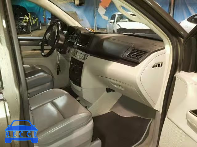 2010 VOLKSWAGEN ROUTAN SE 2V4RW3D18AR280130 зображення 4