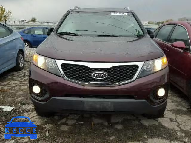 2011 KIA SORENTO EX 5XYKUDA22BG061111 image 9