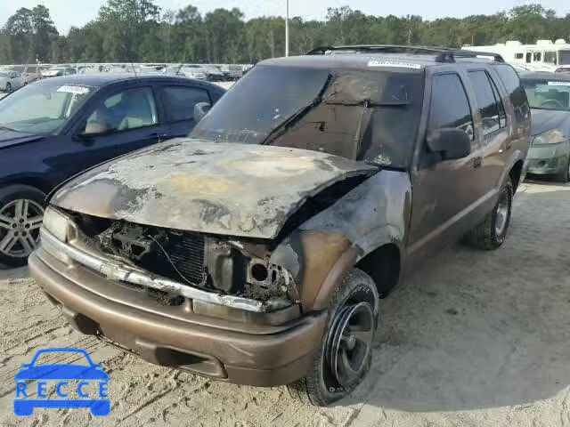 2002 CHEVROLET BLAZER 1GNCS13W22K165673 image 1