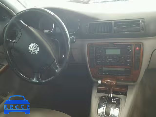 2004 VOLKSWAGEN PASSAT GLX WVWRH63B64P090297 зображення 9