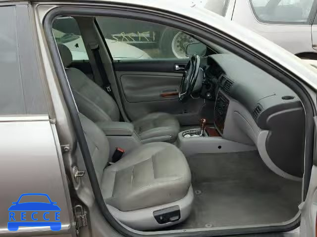 2004 VOLKSWAGEN PASSAT GLX WVWRH63B64P090297 image 4