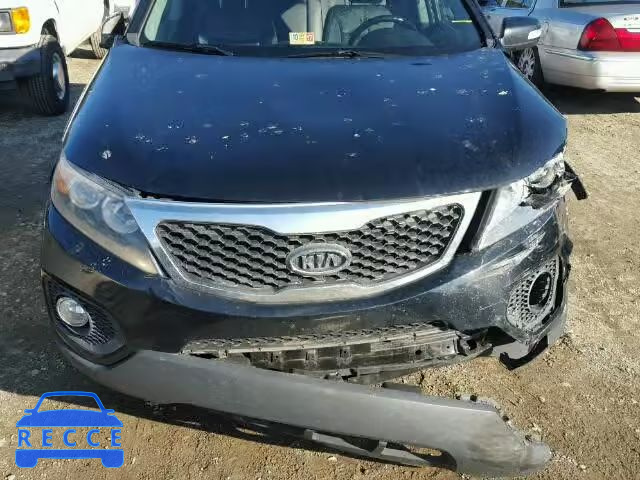 2011 KIA SORENTO EX 5XYKU4A12BG057843 image 6