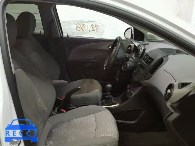 2013 CHEVROLET SONIC LS 1G1JB6SH3D4258136 зображення 4