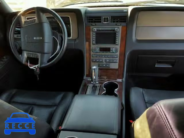 2011 LINCOLN NAVIGATOR 5LMJJ3J50BEJ04077 image 8