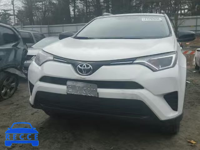 2016 TOYOTA RAV4 LE JTMBFREV1GJ059174 зображення 8