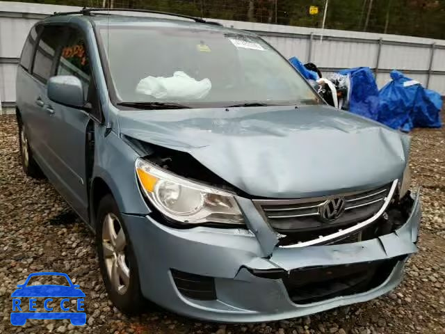 2010 VOLKSWAGEN ROUTAN SE 2V4RW3D10AR325092 image 0