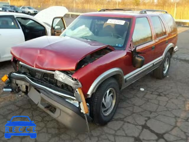 1998 CHEVROLET BLAZER 1GNDT13W8W2204578 image 1