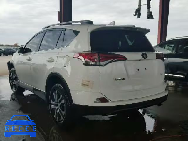 2016 TOYOTA RAV4 LE JTMZFREVXGJ088154 Bild 2