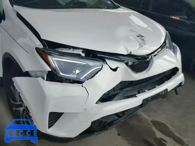 2016 TOYOTA RAV4 LE JTMZFREVXGJ088154 зображення 8