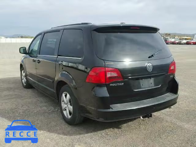 2011 VOLKSWAGEN ROUTAN SEL 2V4RW5DG7BR698597 image 2