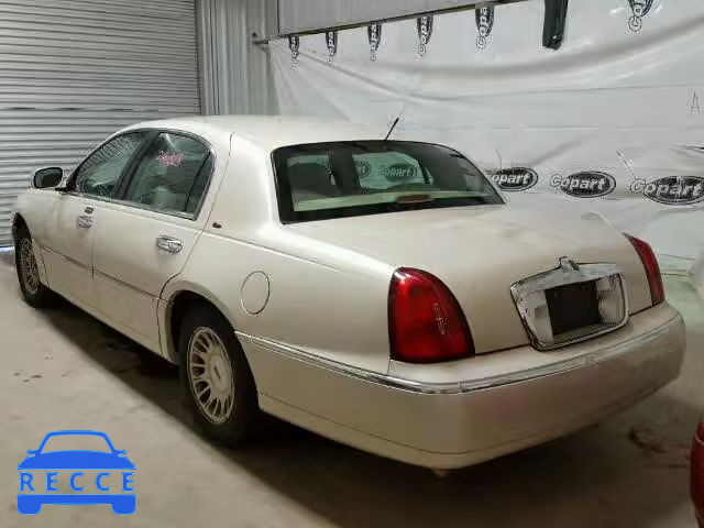 2002 LINCOLN TOWN CAR C 1LNHM83WX2Y637628 image 3