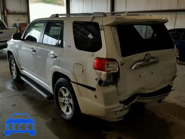 2013 TOYOTA 4RUNNER SR JTEBU5JRXD5126698 image 2