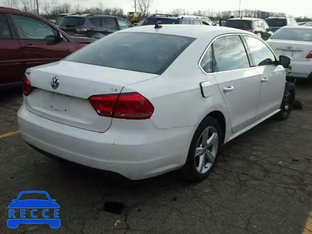 2014 VOLKSWAGEN PASSAT S 1VWAS7A30EC047600 зображення 3