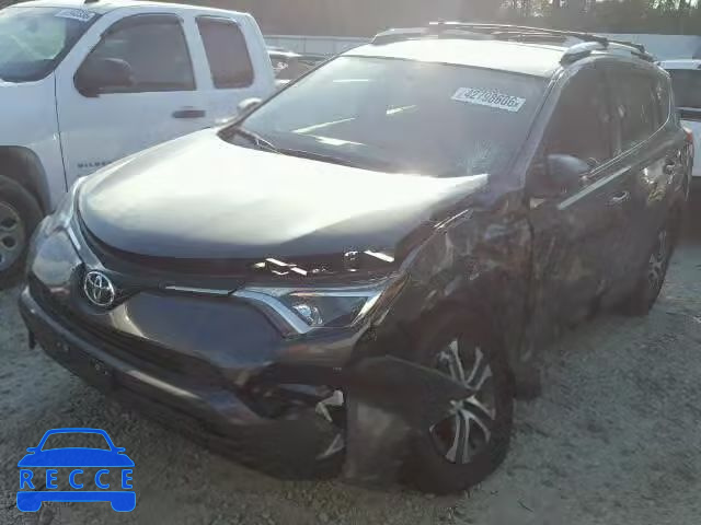 2016 TOYOTA RAV4 LE JTMZFREV9GJ079963 Bild 1