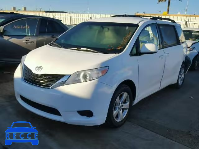 2013 TOYOTA SIENNA LE 5TDKK3DCXDS401700 image 1