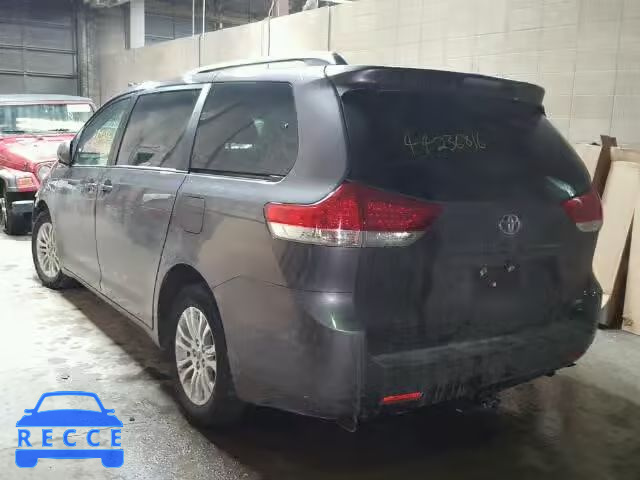 2011 TOYOTA SIENNA XLE 5TDYK3DC0BS158681 Bild 2