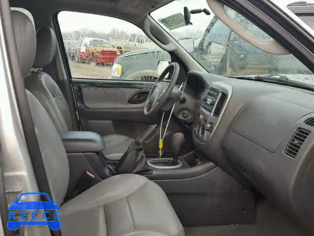 2005 FORD ESCAPE XLT 1FMYU03105KA60184 image 4