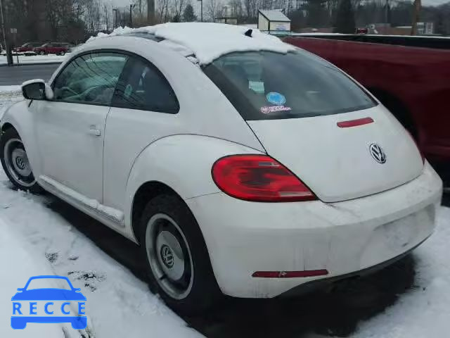 2013 VOLKSWAGEN BEETLE 3VWJP7AT0DM608926 зображення 2